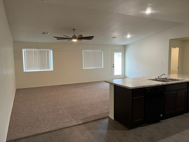 Building Photo - 5 BEDROOM HOME!