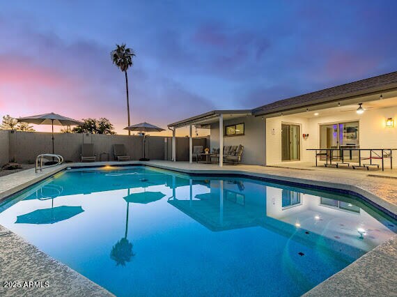 Building Photo - 1101 E Balboa Dr
