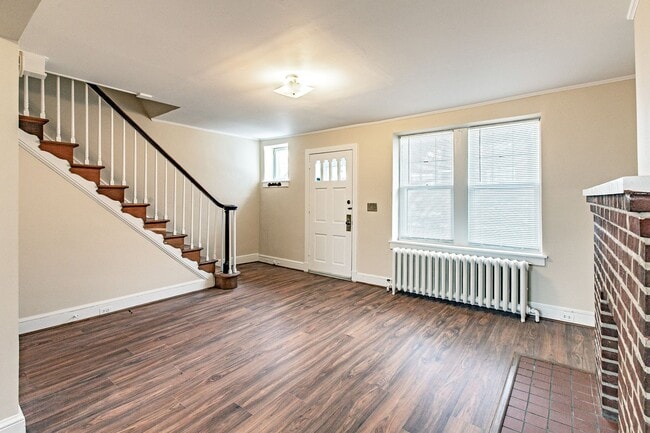 Building Photo - 3 bedroom, 1 bath charming townhome in Wilmington