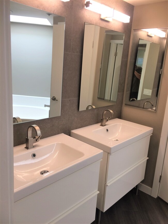 Vanity Area - 120 The Vlg