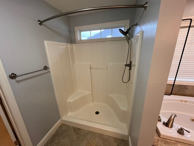 Building Photo - Spacious 4-Bedroom Home with Modern Comforts in Valdosta