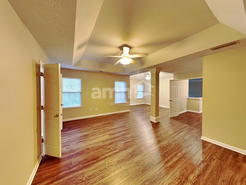 Building Photo - 1364 Lamont Dr SW