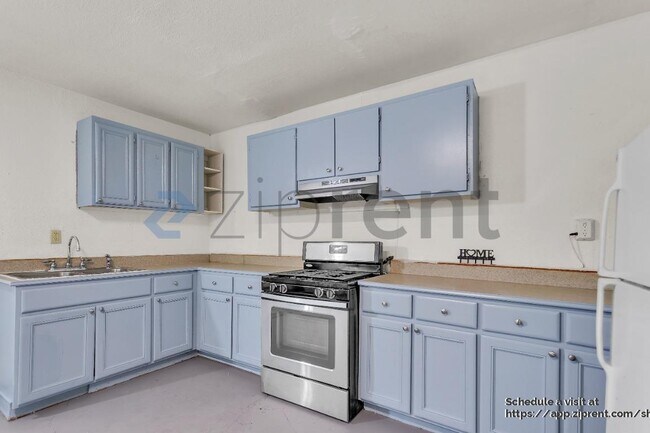 Building Photo - 1659 Knickerbocker Dr