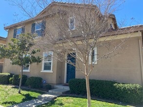 Building Photo - Turnstone Community off Iron Point & Prairie City. 4 Bdrm, 3 Bath - Walk to nature trails, park, ...
