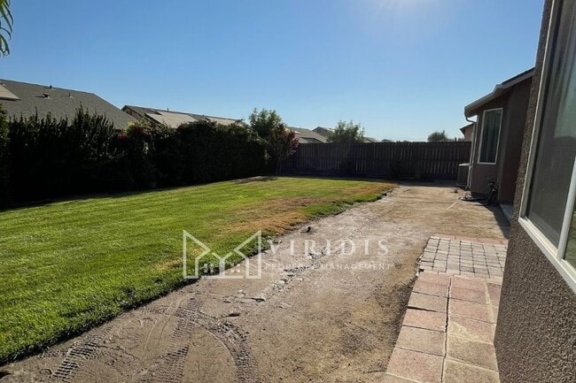 Building Photo - 3298 Tradewinds Ave