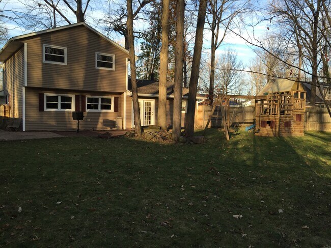 Building Photo - 33995 Gail Dr