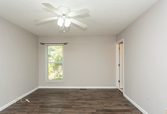 Building Photo - 743 Eaglebrooke Dr