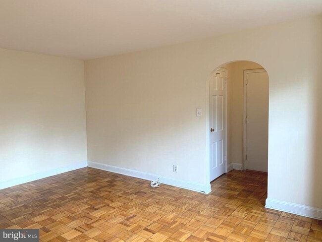 Building Photo - 26 S Old Glebe Rd