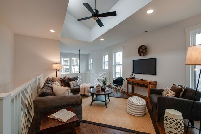 Building Photo - Amazing Location - 3 Bed, 2.5 Bath w/ Vaulted Ceilings and Covered Deck