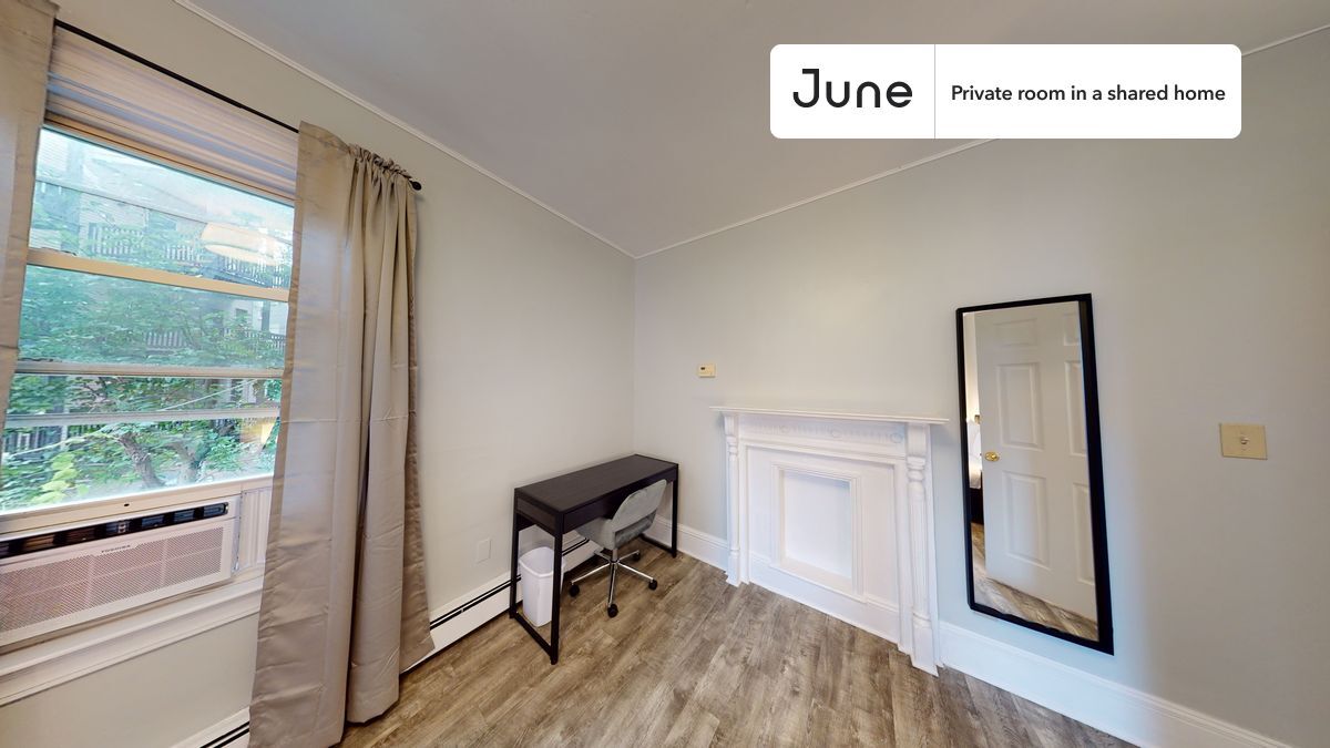 Building Photo - Private bedroom in 3 bed/1 bath Home