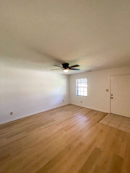 Building Photo - 1043 Chestnut Oak Ct NE