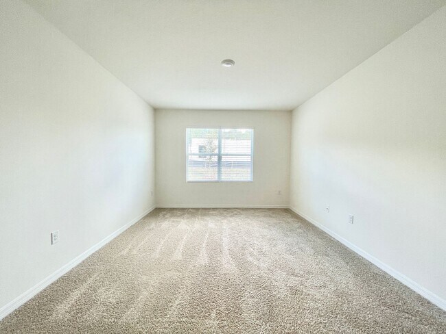 Building Photo - 5610 Galloping Dr
