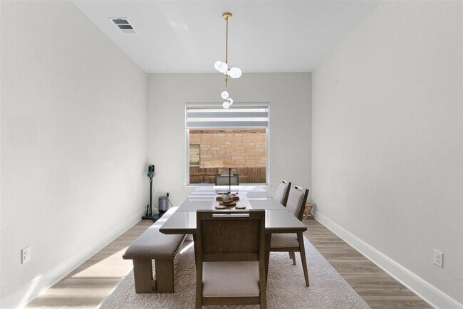 Building Photo - 3203 Scenic Valley Dr