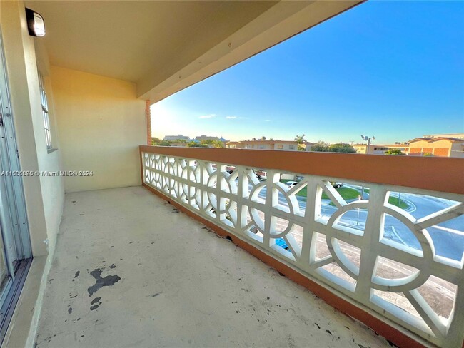 Building Photo - 11840 NE 19th Dr