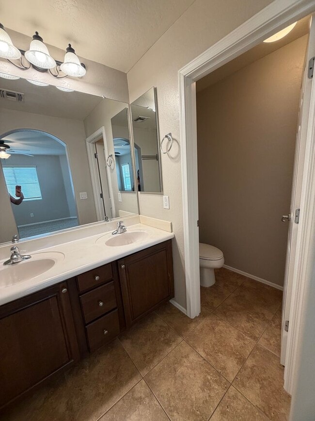 Building Photo - Community pool and a low maintenance yard