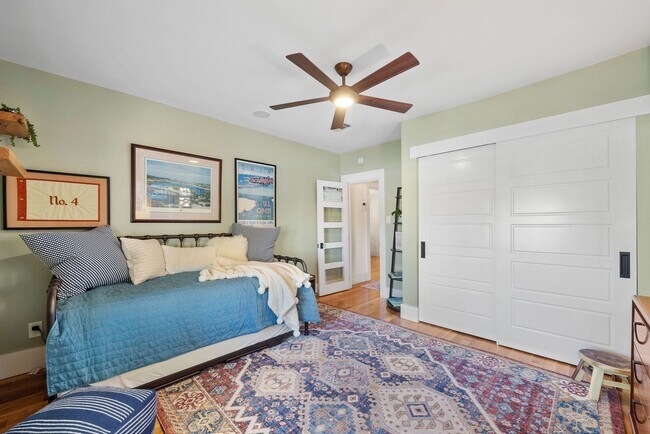 Building Photo - Classic Craftsman in University Heights