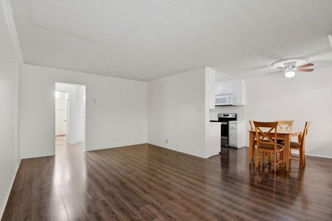 Building Photo - 545 Chestnut Ave