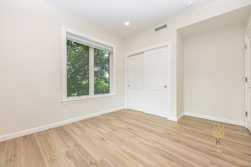 Building Photo - 458 Washington St