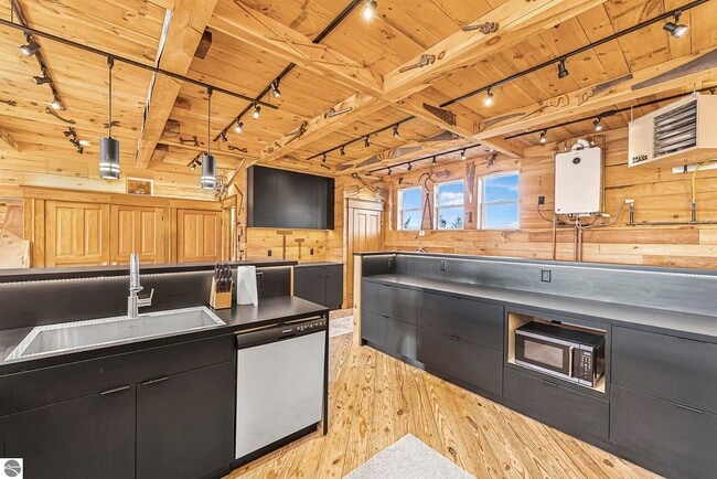 Building Photo - 0000 Montague Rd