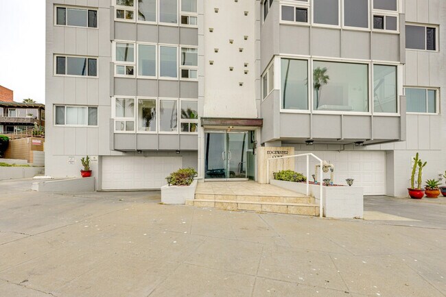 Building Photo - 1039 Coast Blvd