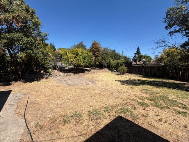 Building Photo - 3 Bedroom | 1.5 Bathroom | Single Family Home in Carmichael