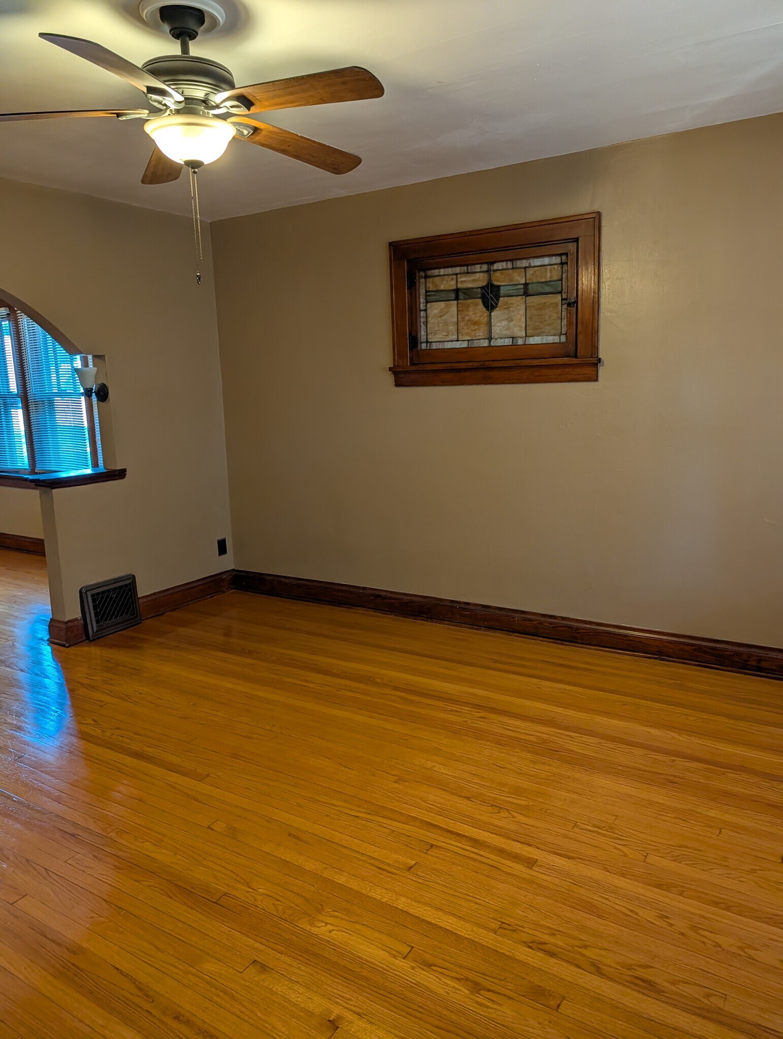 living room - 6311 Garesche Ave