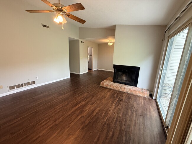 Building Photo - 7280 E Galbraith Rd