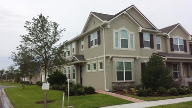 Building Photo - 3 Bed 2.5 Bath Tech Savy Corner Townhouse in Windermere