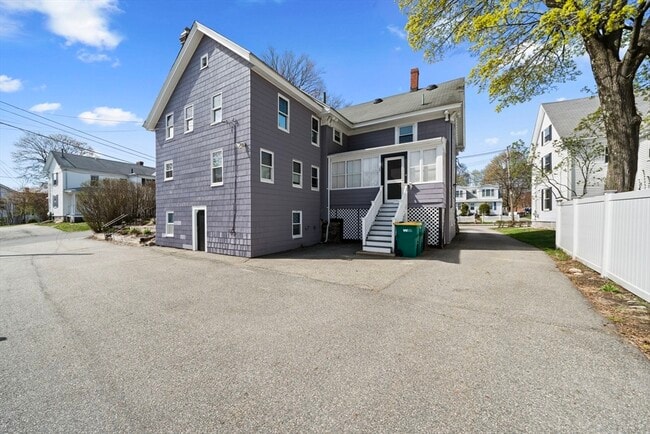 Building Photo - 99 Montvale Ave