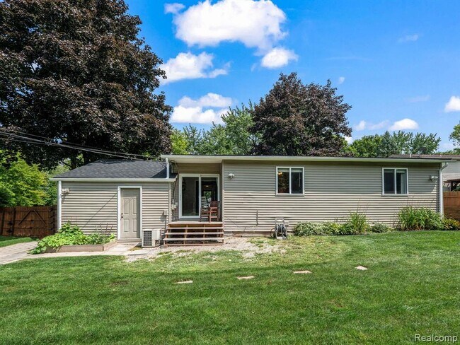 Building Photo - 3500 Fieldview Ave