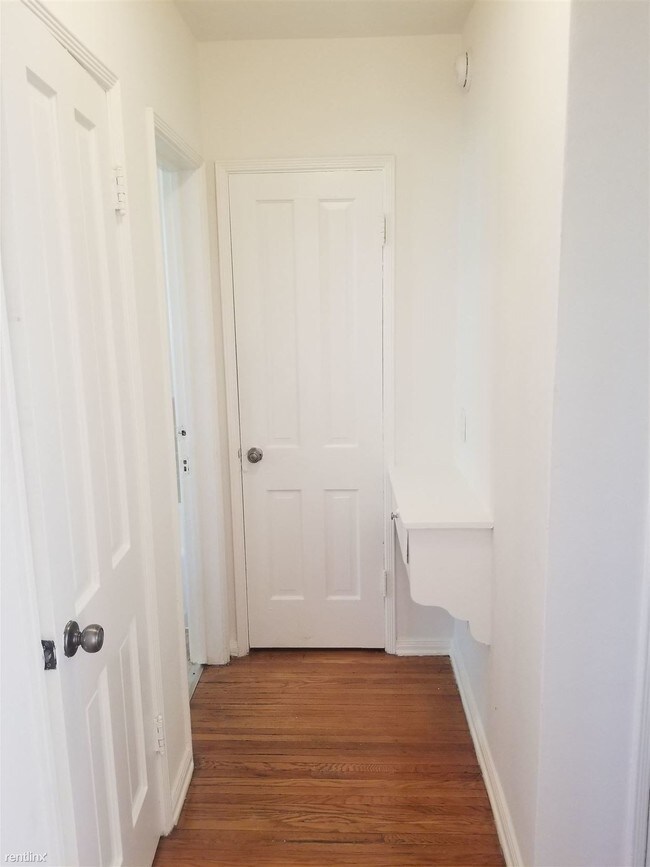 Building Photo - 1 br, 1 bath  - 1211 S Westmoreland Ave