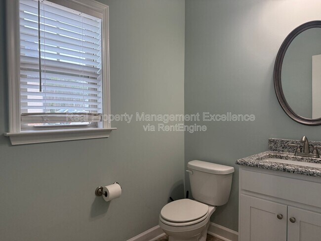 Building Photo - 432 Fallingbrook Dr