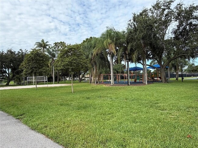 Building Photo - 14037 Fairway Island Dr