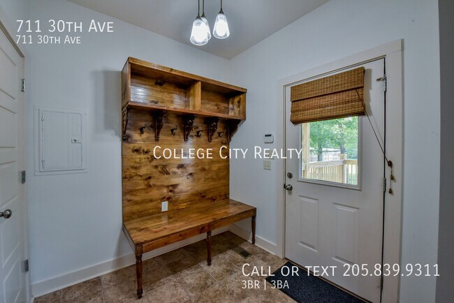 Building Photo - 711 30th Ave