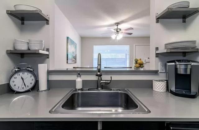 Building Photo - 1915 Fairlawn Ln