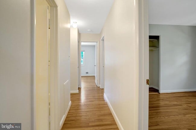 Building Photo - 8236 Governors Ct