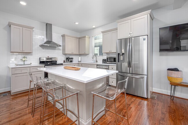 Building Photo - 303 Spruce St