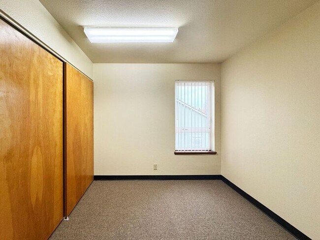 Building Photo - 2077 Lemuria St