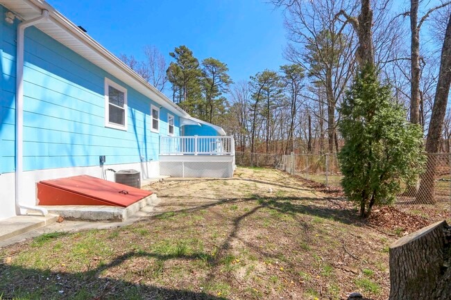 Building Photo - 6007 W Jersey Ave