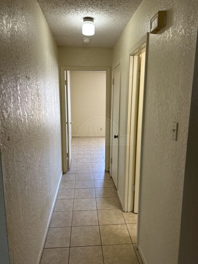 Building Photo - 1003 Eastside Dr