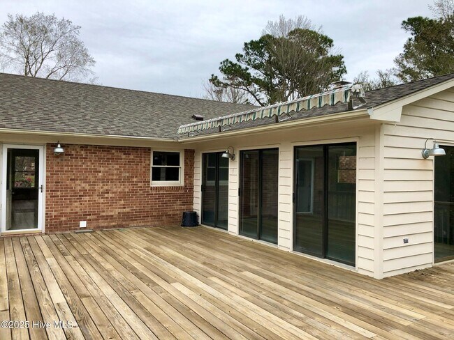 Building Photo - 242 Inlet Dr