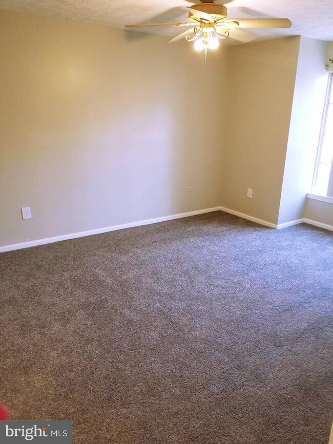 Building Photo - 902 Cedar Crest Ct