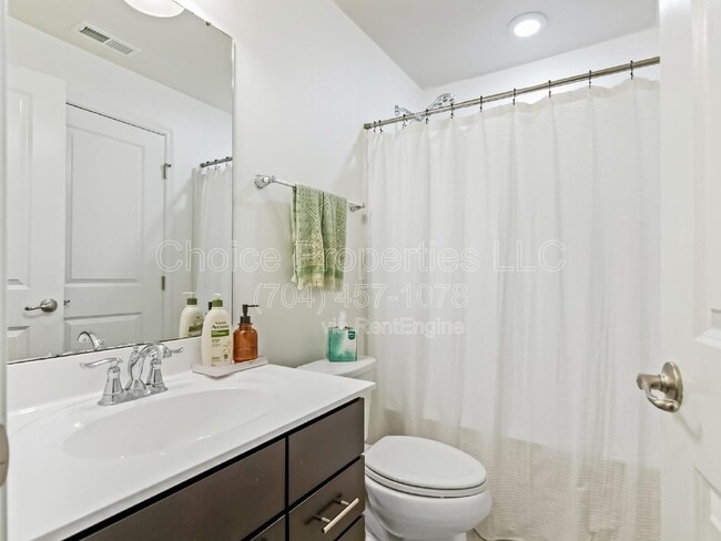 Building Photo - 4027 Zilker Park Dr