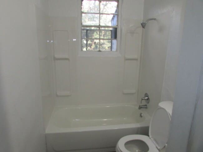 Building Photo - Limited-Time Offer! Sign a lease by 12/31 and get 25% off your first month’s rent!