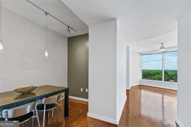 Building Photo - 3338 Peachtree Rd NE