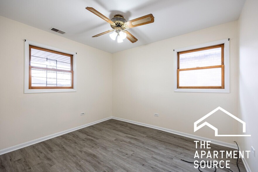 Building Photo - 6323 W Fullerton Ave