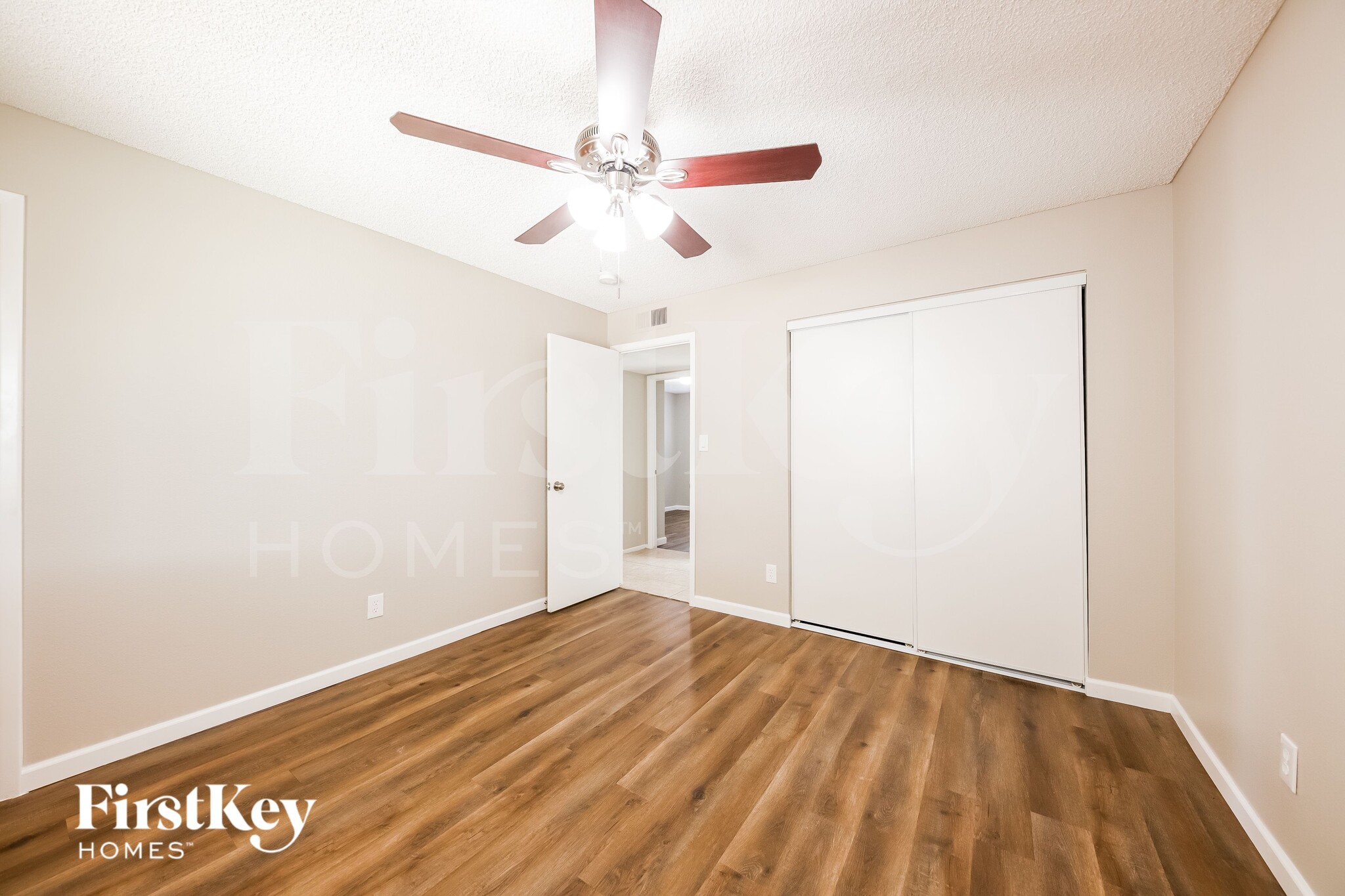 Building Photo - 9914 N 73rd Ave