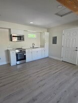 Building Photo - 1932 Silverwood Cir
