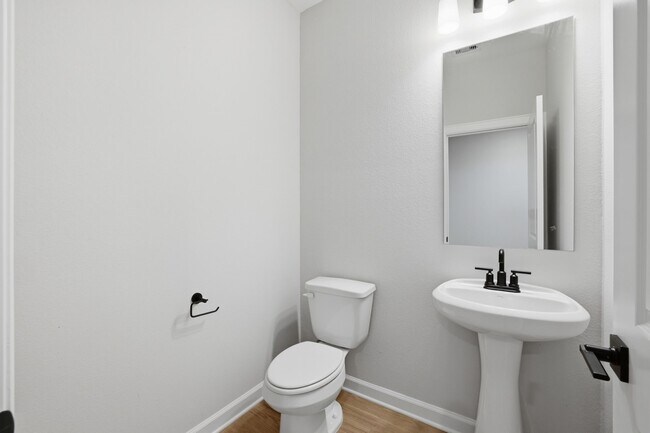 Building Photo - 3060 Sorrento Hl Dr