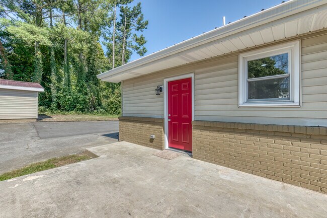 Building Photo - 1216 Norway St